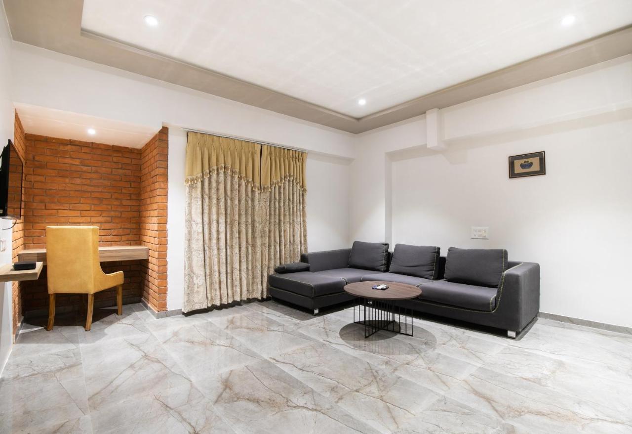 Palette - Hotel Welcome Kadi Exterior foto